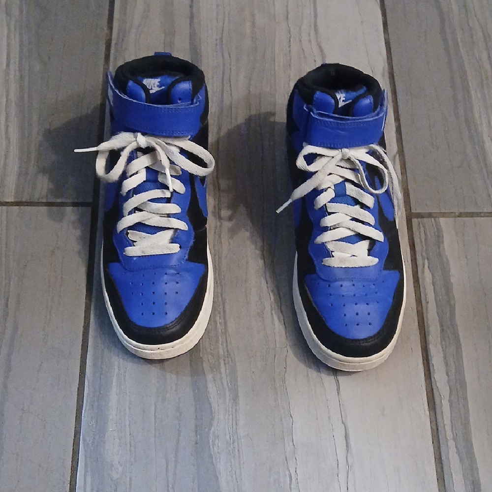 Nike Blue and White Sneakers Athletic Design